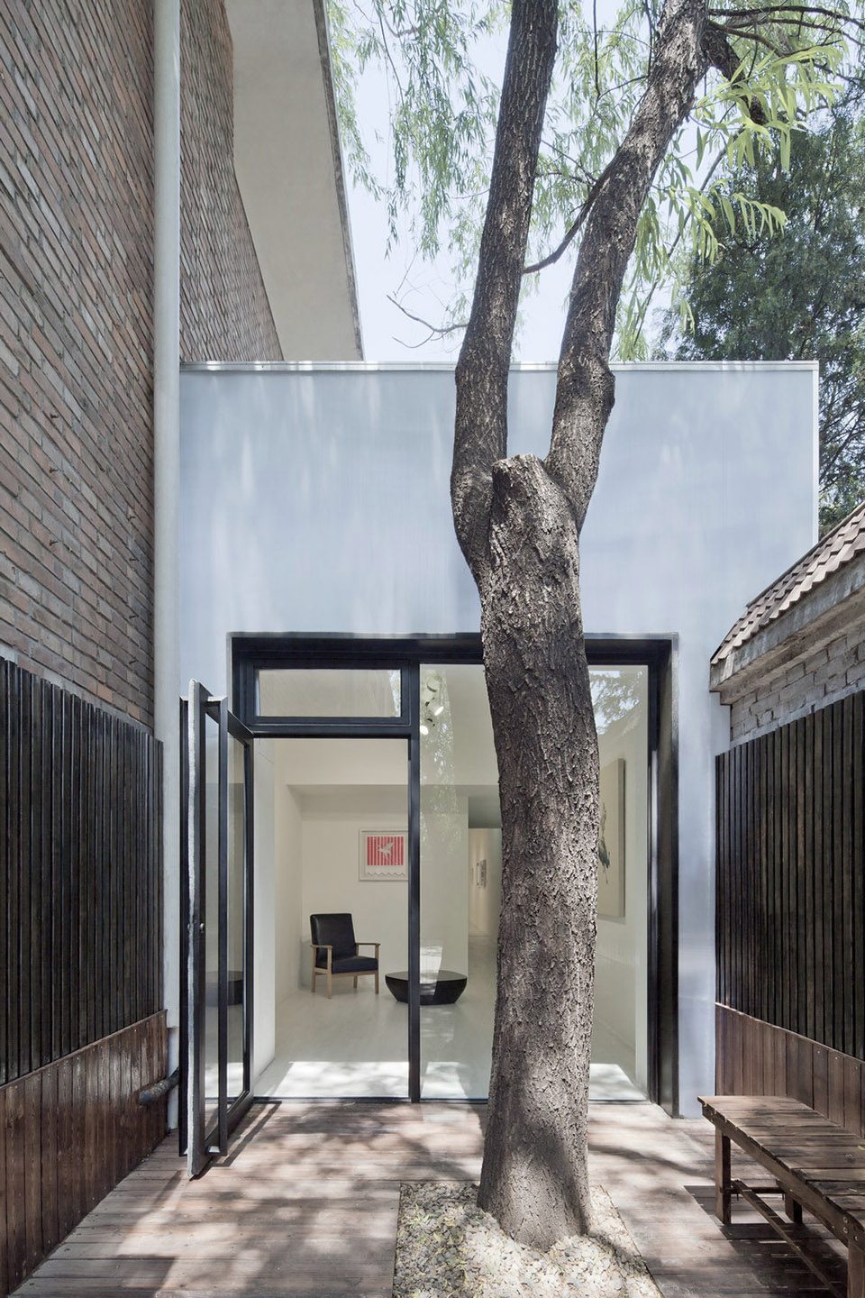 Ying gallery renovation By Praxis d’Architecture