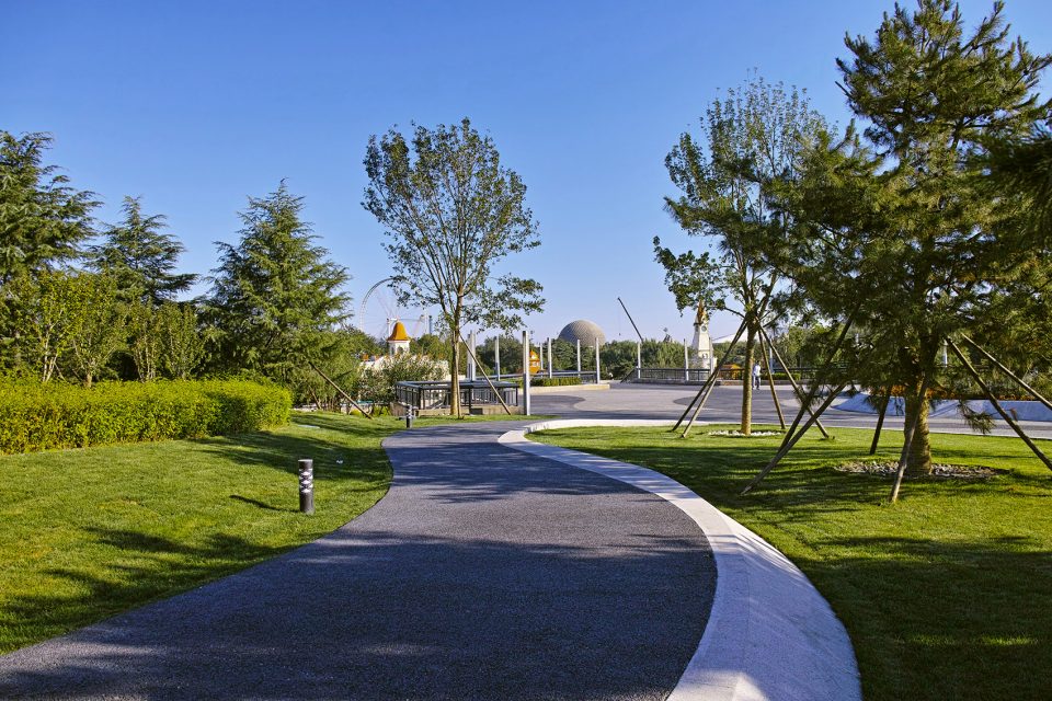 New perspectives on Changan Avenue by Beijing Beilin Landscape Architecture institute