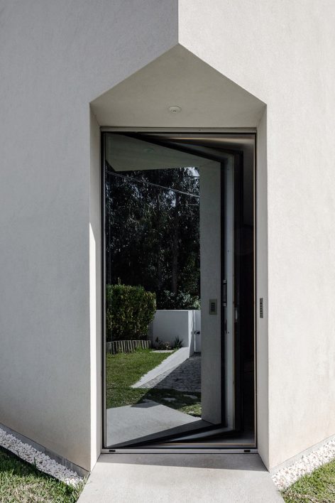 MAMI HOUSE by arch. José Carlos Nunes de Oliveira