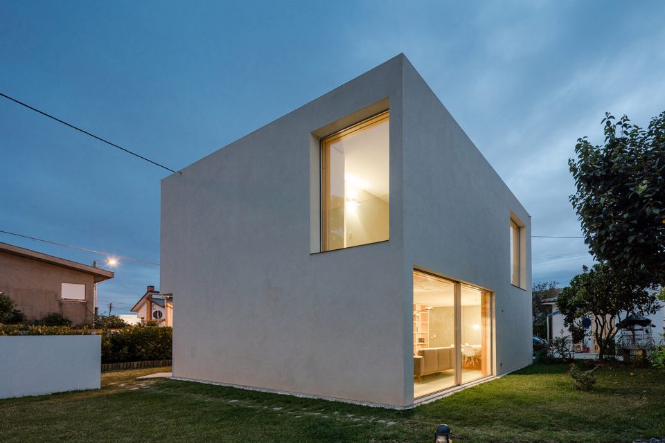 MAMI HOUSE by arch. José Carlos Nunes de Oliveira