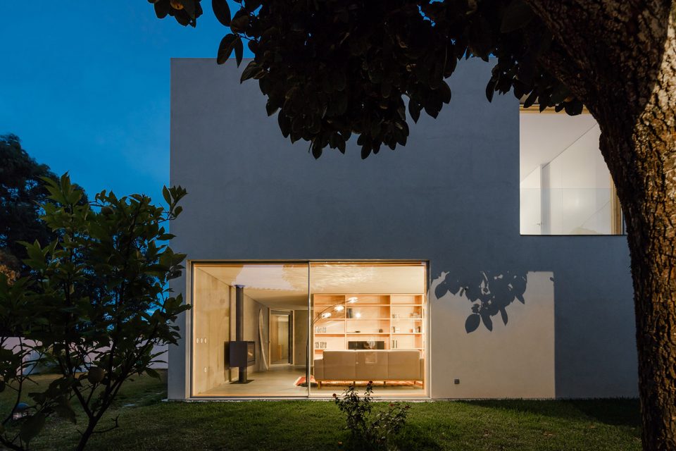 MAMI HOUSE by arch. José Carlos Nunes de Oliveira
