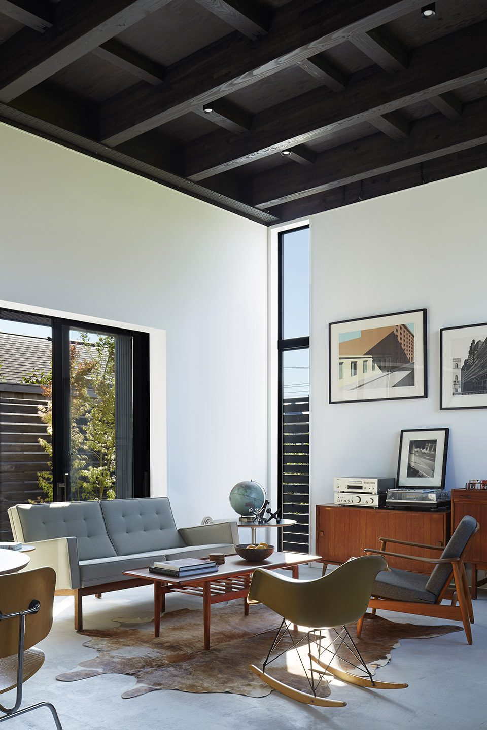 black box house by TAKATINA LLC