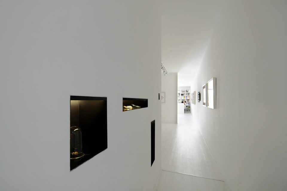 Ying gallery renovation By Praxis d’Architecture