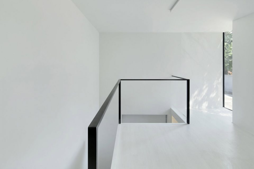Ying gallery renovation By Praxis d’Architecture