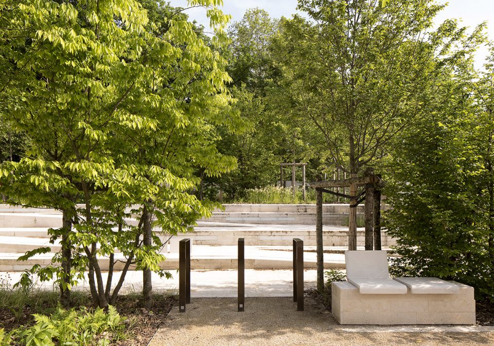 A New Place for a New Town Entrance