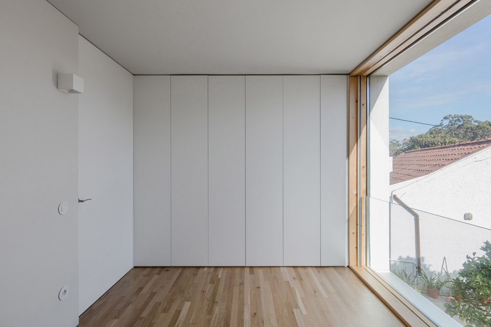 MAMI HOUSE by arch. José Carlos Nunes de Oliveira