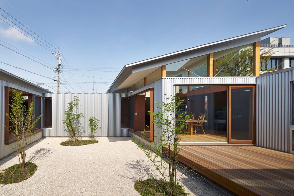 garden1 House with Gardens and Roofs ARII IRIE ARCHITECTS