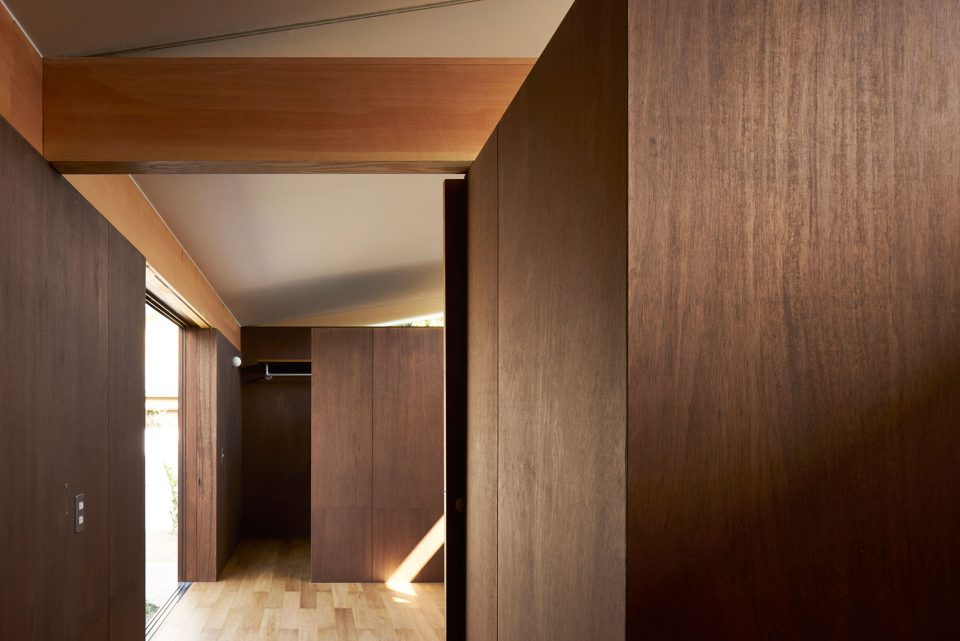 wood1 House with Gardens and Roofs ARII IRIE ARCHITECTS