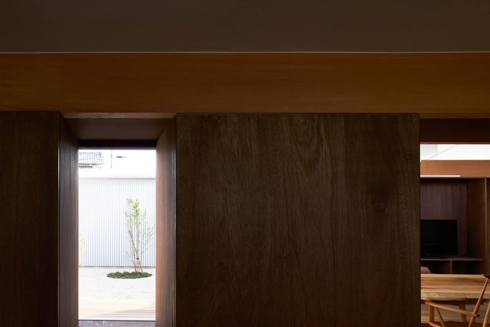 wood2 House with Gardens and Roofs ARII IRIE ARCHITECTS