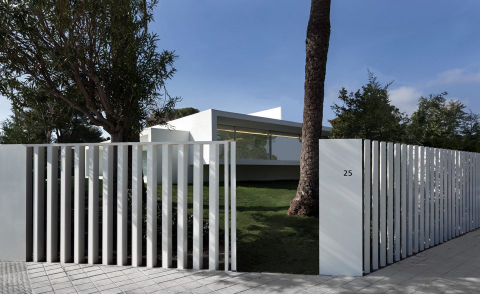 Breeze House By Fran Silvestre Arquitectos