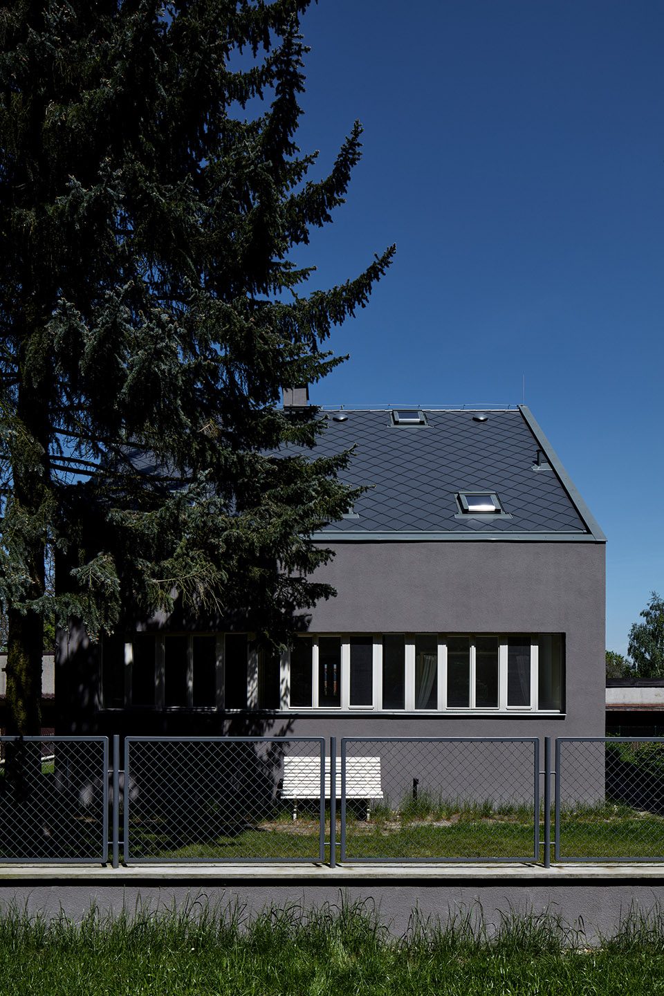 House by the Forest By kaa studio