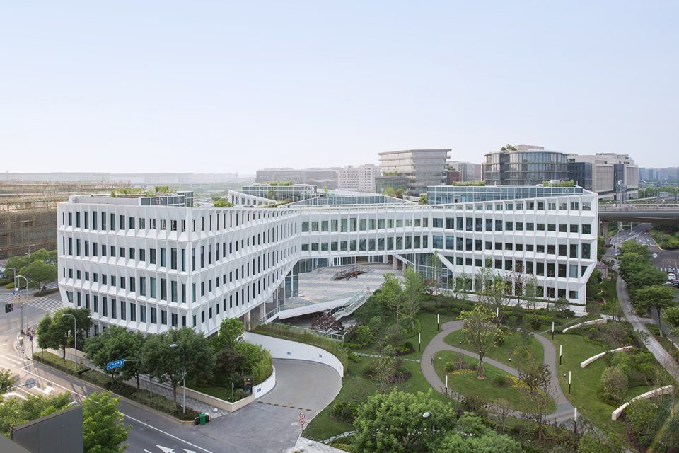 Water Bridge Shanghai Baoye Center By LYCS Architecture 1 960x640 1