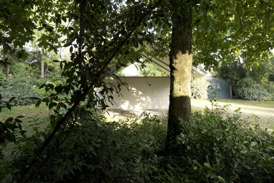 Workshop Garage in a Garden