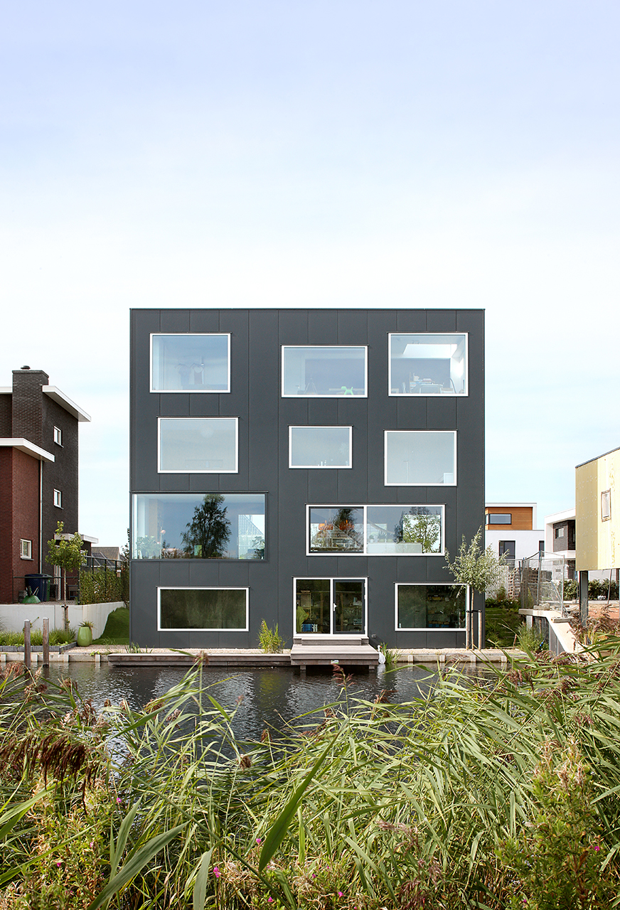House with 11 Views By Marc Koehler Architects