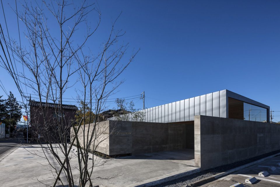 Salon in Kazo By Mount Fuji Architects Studio