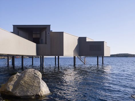 bath house by Sven Gustafsson and Ola Dellson