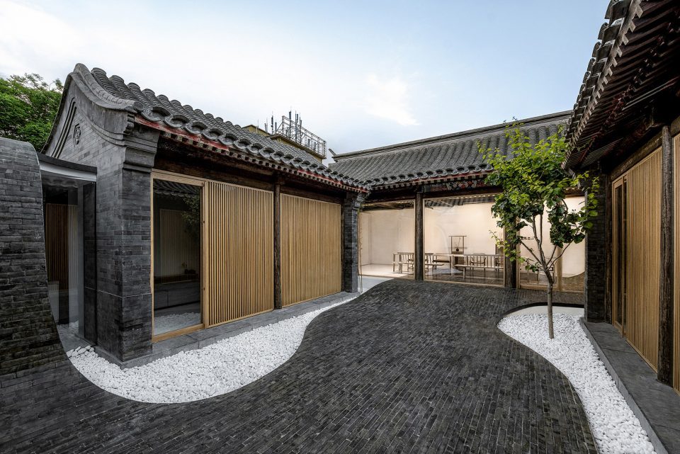 Twisting Courtyard By ARCHSTUDIO 960x641