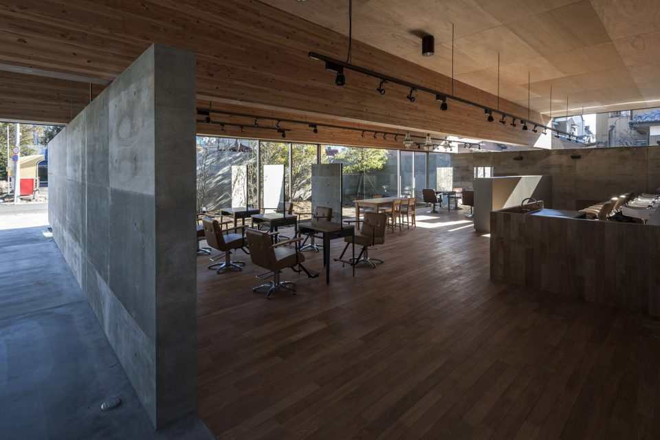 Salon in Kazo By Mount Fuji Architects Studio