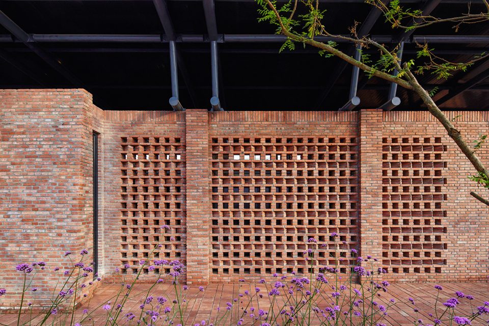 Brick Stables – Chengdu Luxelakes Eco city