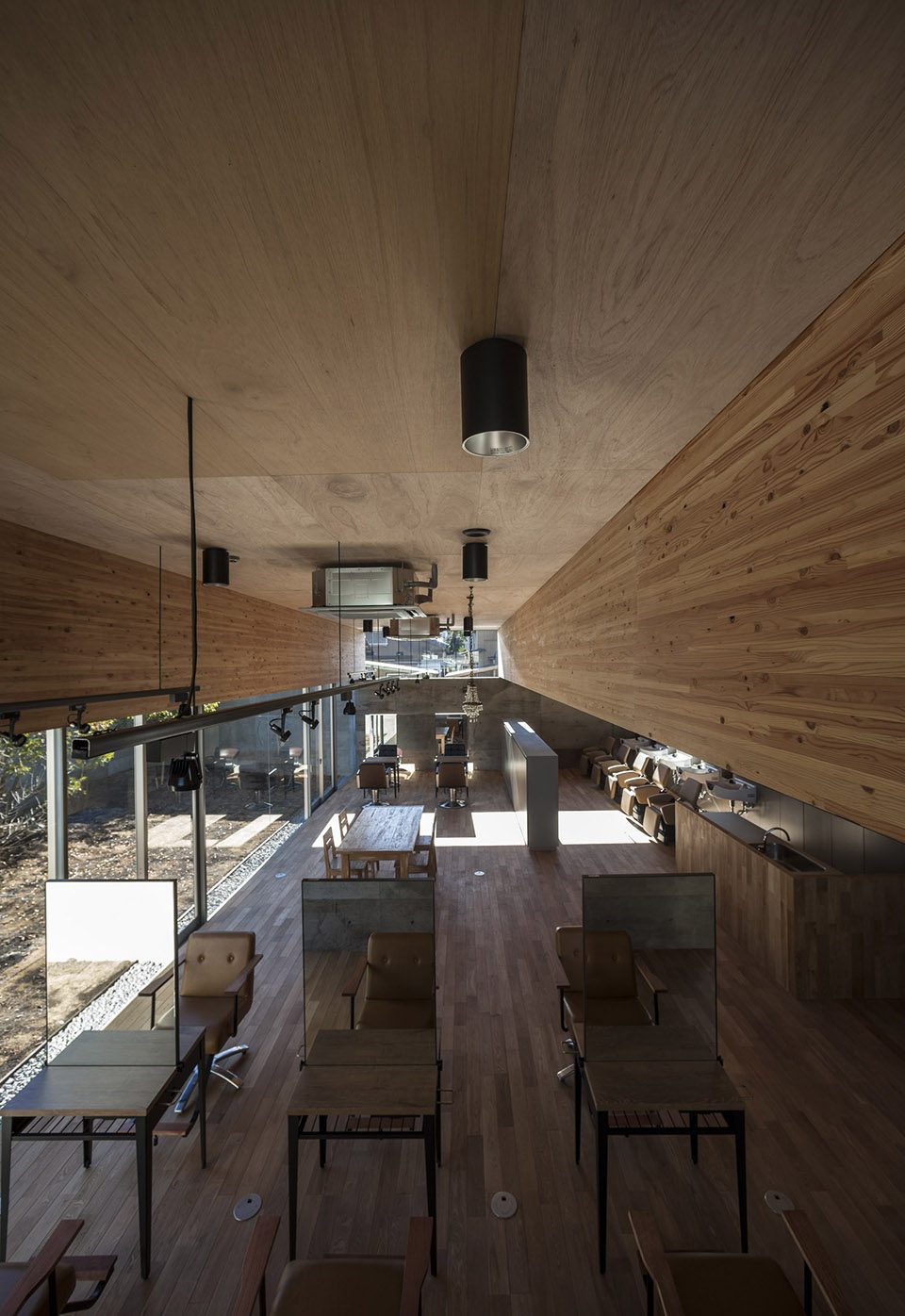 Salon in Kazo By Mount Fuji Architects Studio