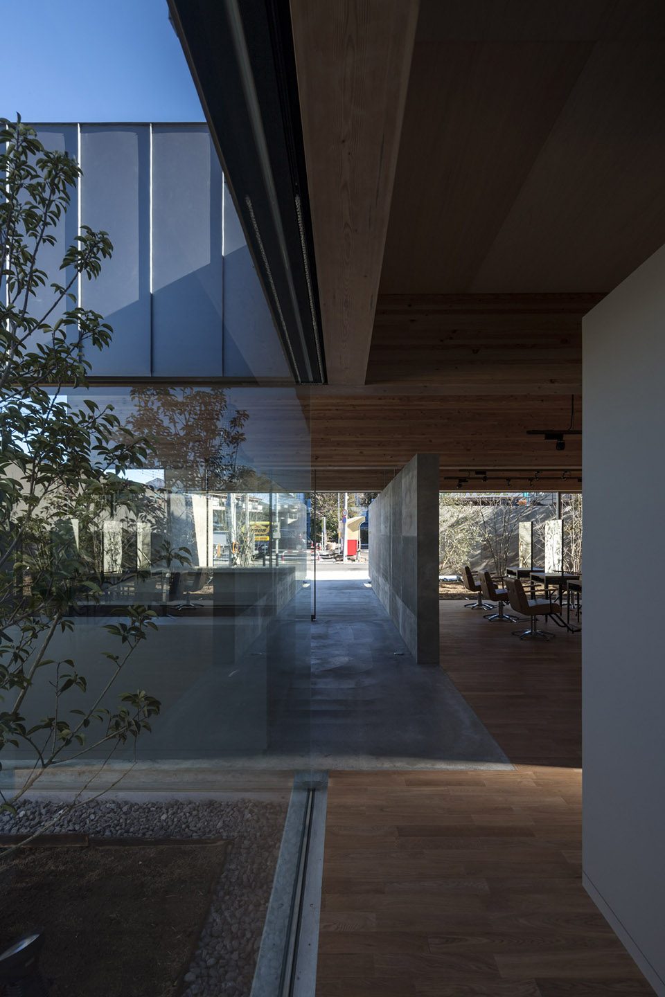 Salon in Kazo By Mount Fuji Architects Studio