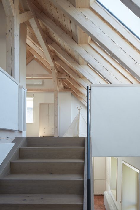House by the Forest By kaa studio