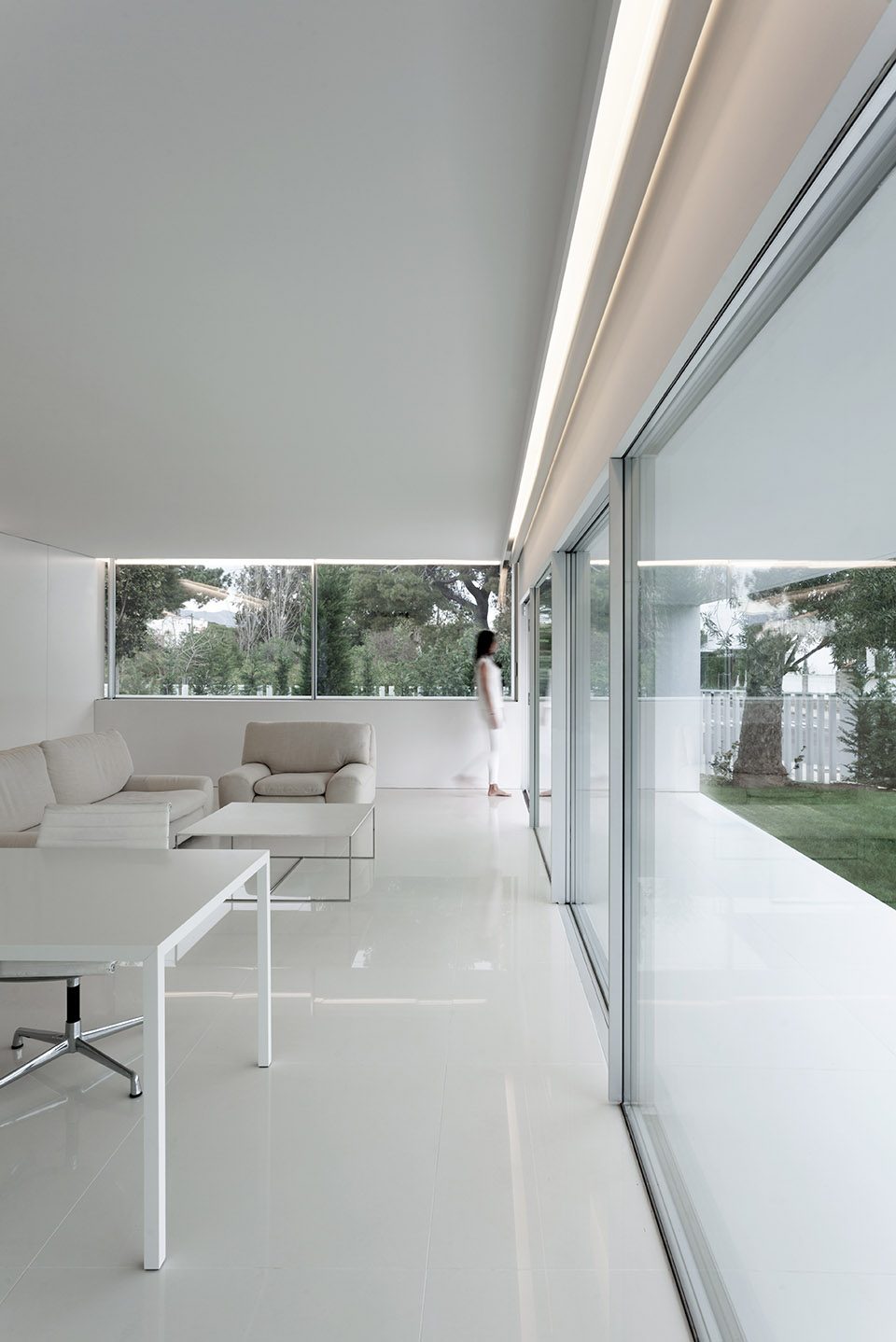 Breeze House By Fran Silvestre Arquitectos