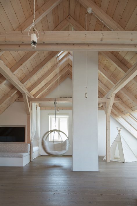 House by the Forest By kaa studio