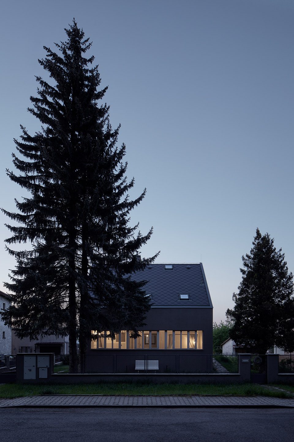 House by the Forest By kaa studio