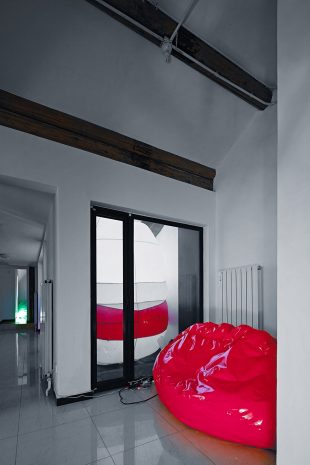 Transform and Rethink By Hu Yue Studio