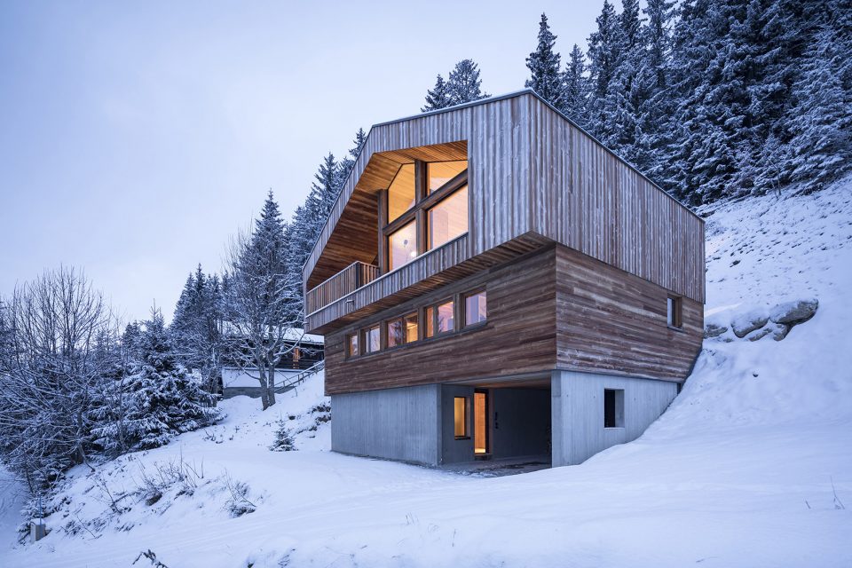 Mountain House By Studio Razavi Architecture