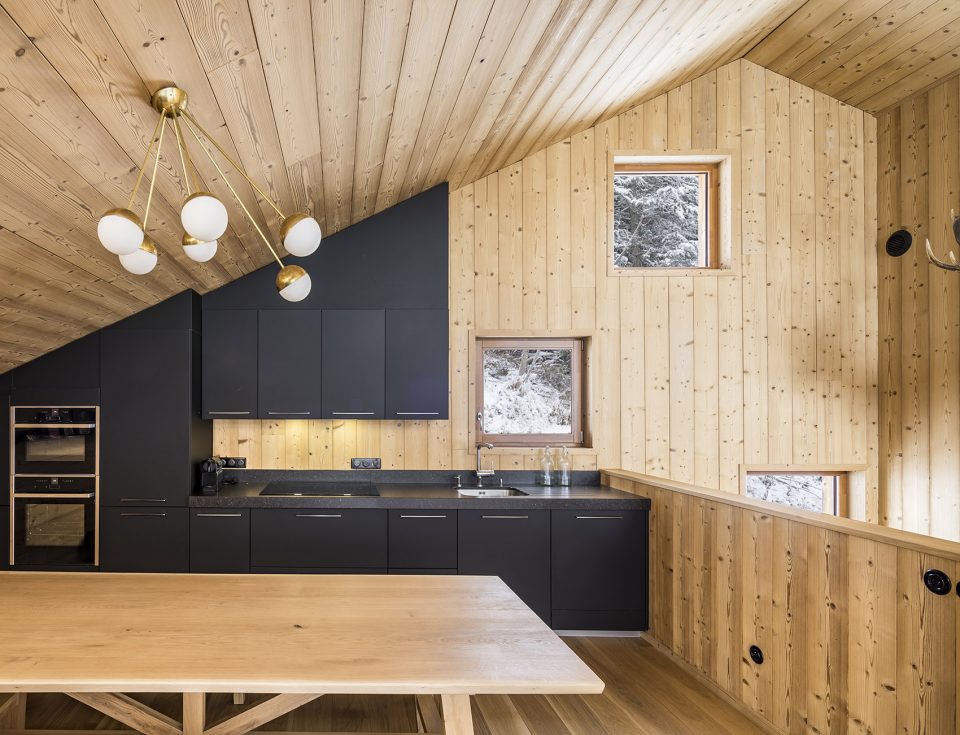 Mountain House By Studio Razavi Architecture