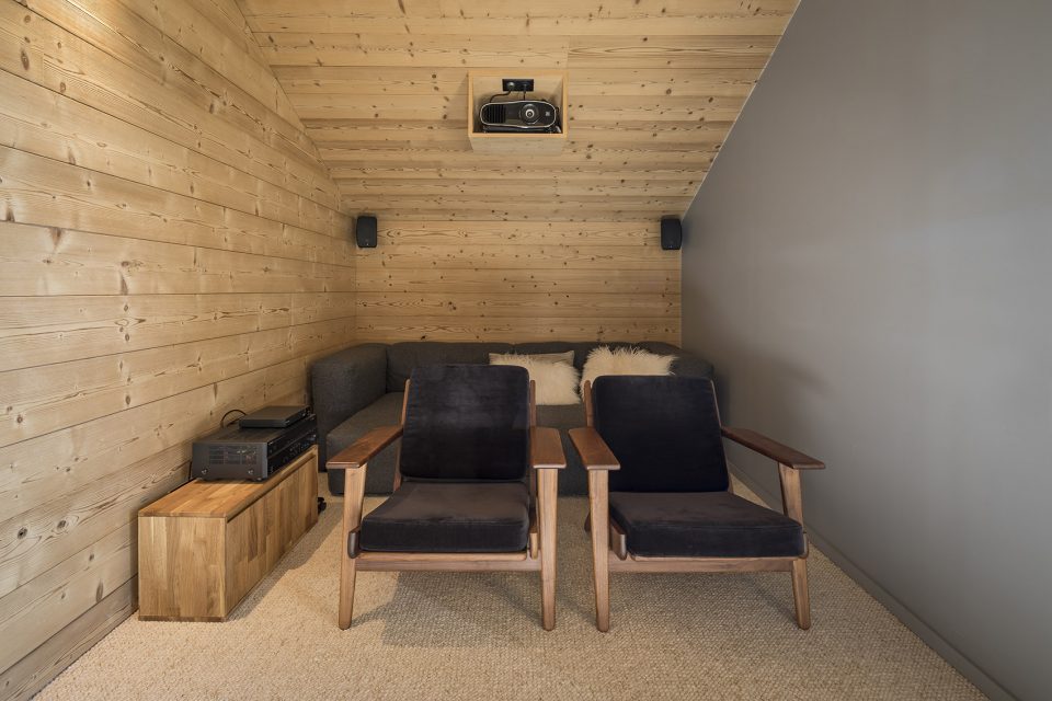 Mountain House By Studio Razavi Architecture