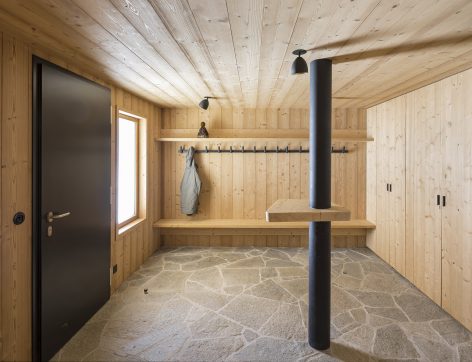 Mountain House By Studio Razavi Architecture