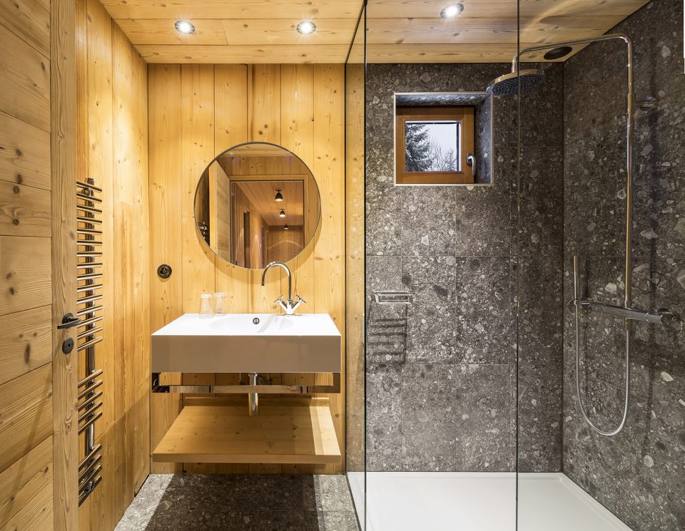 Mountain House By Studio Razavi Architecture