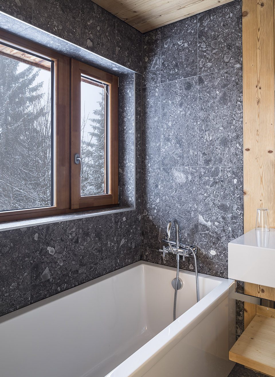 Mountain House By Studio Razavi Architecture