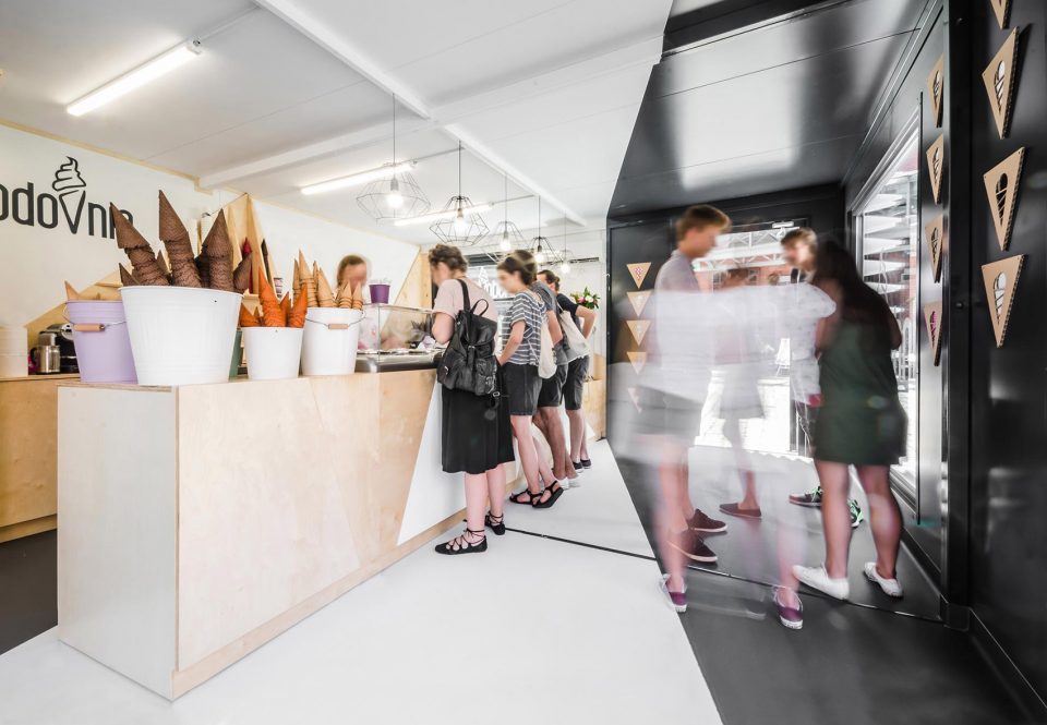 interior5 LODOVNIA Ice Cream Shop mode lina
