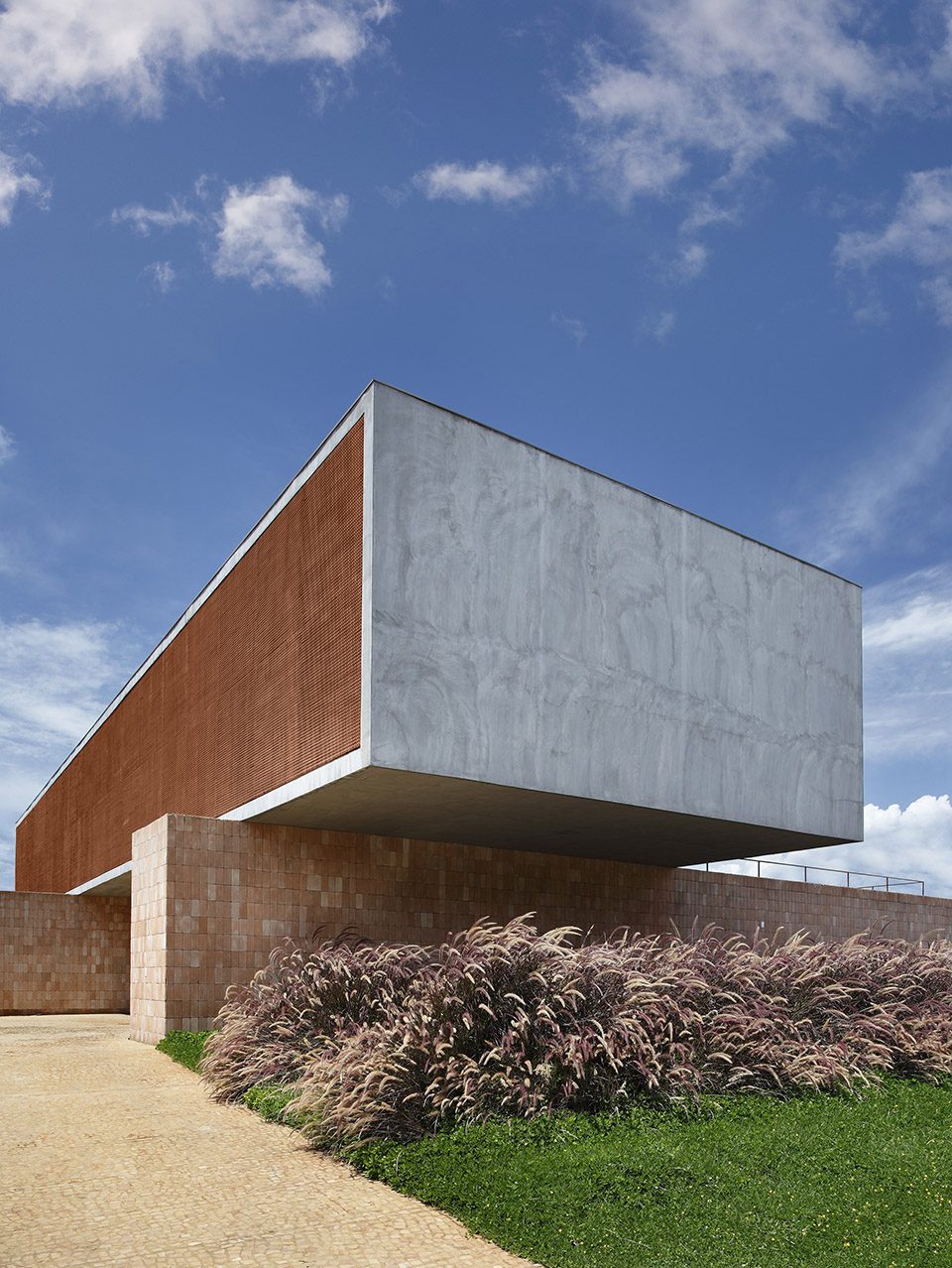 BT House By Studio Guilherme Torres