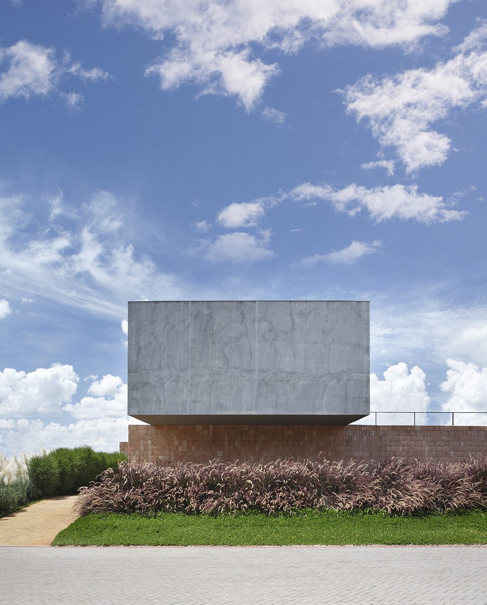 BT House By Studio Guilherme Torres