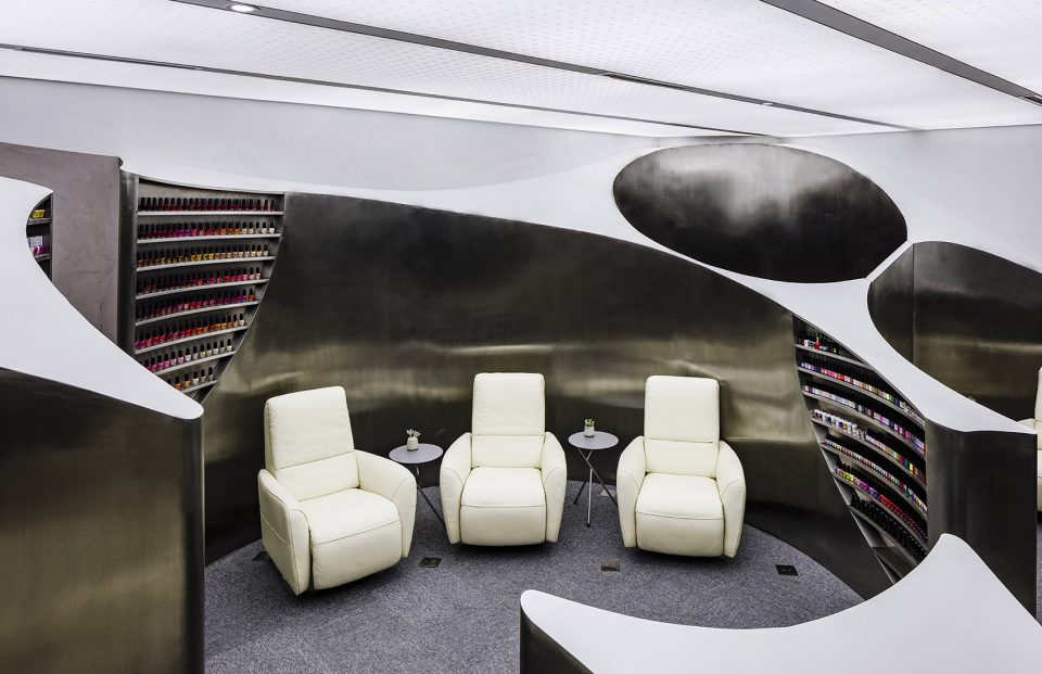 Mini Hill Lily Nails Salon by ARCHSTUDIO