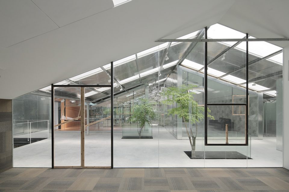 Work studio in a Plant house By O office Architects 960x640 1