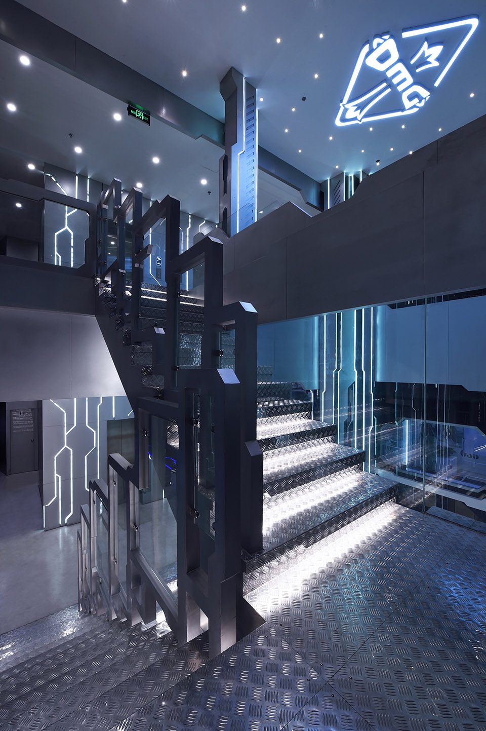 OMG Electronic Sports Club By Shanghai GuTeng designer studio