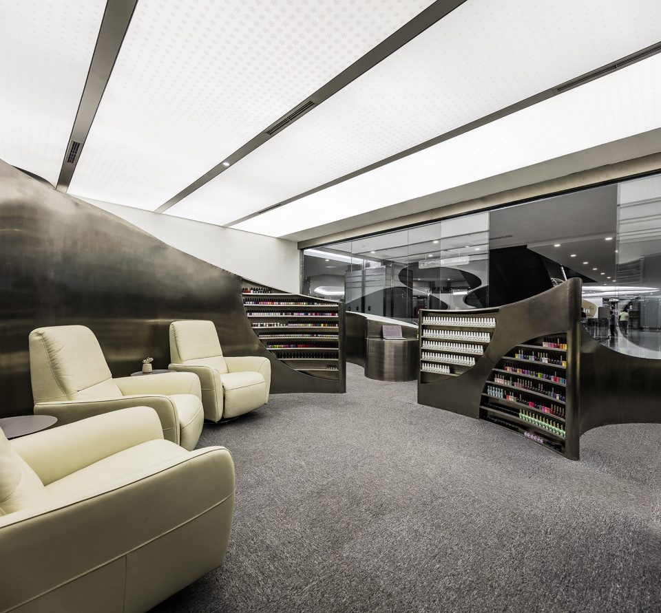 Mini Hill Lily Nails Salon by ARCHSTUDIO