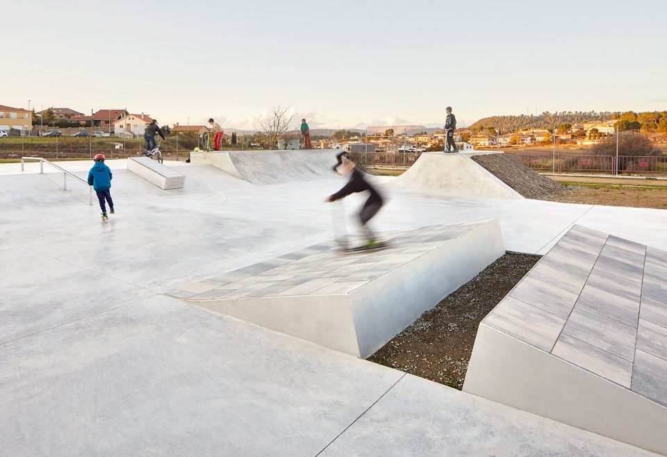 NAVARCLES SKATEPLAZA By PMAM SKATE ARCHITECTS