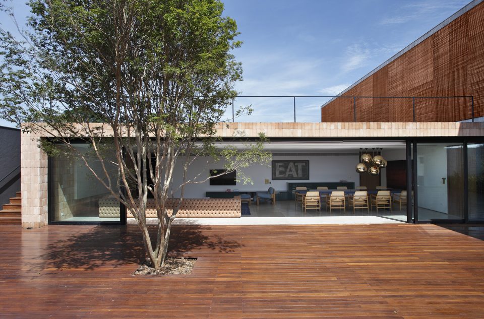 BT House By Studio Guilherme Torres