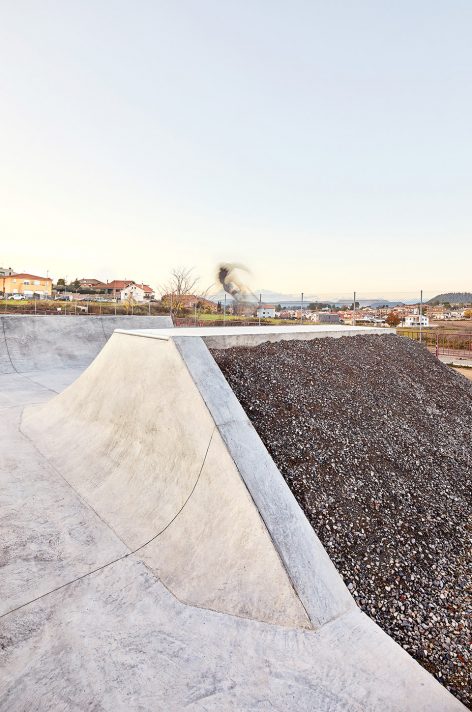 NAVARCLES SKATEPLAZA By PMAM SKATE ARCHITECTS
