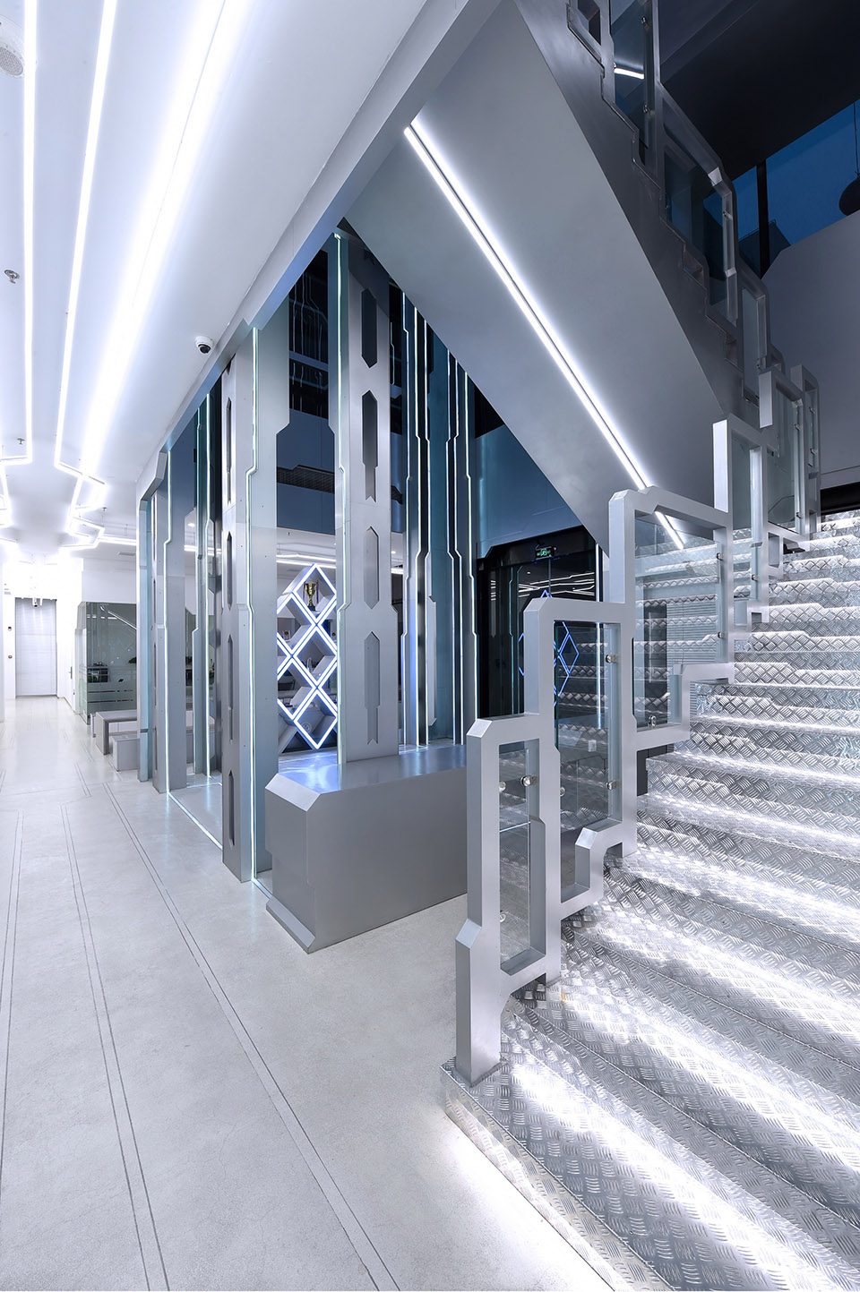 OMG Electronic Sports Club By Shanghai GuTeng designer studio