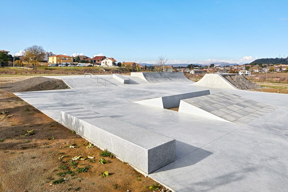 NAVARCLES SKATEPLAZA By PMAM SKATE ARCHITECTS