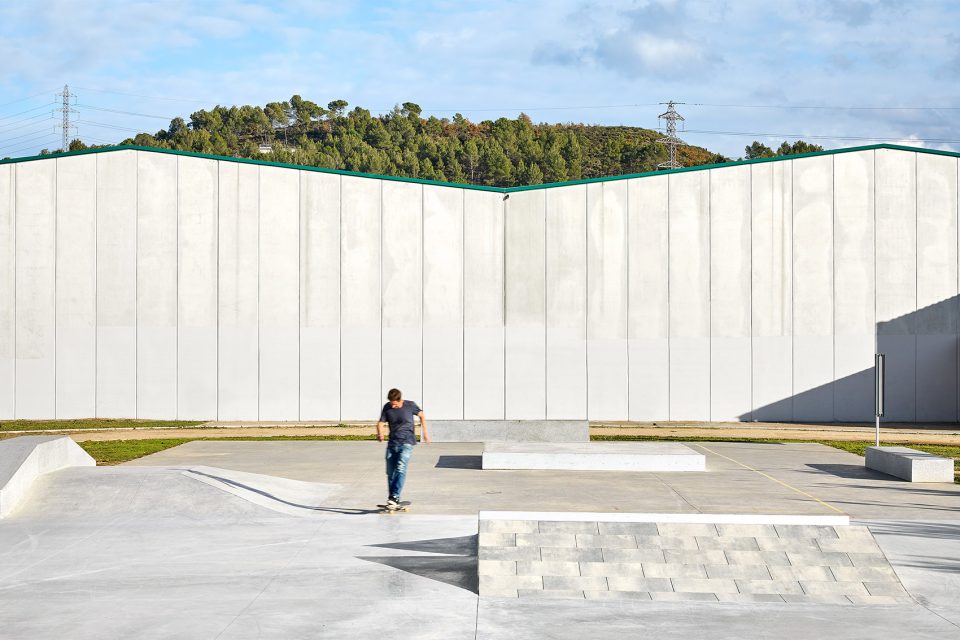 NAVARCLES SKATEPLAZA By PMAM SKATE ARCHITECTS