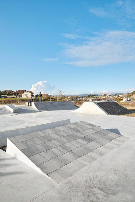 NAVARCLES SKATEPLAZA By PMAM SKATE ARCHITECTS
